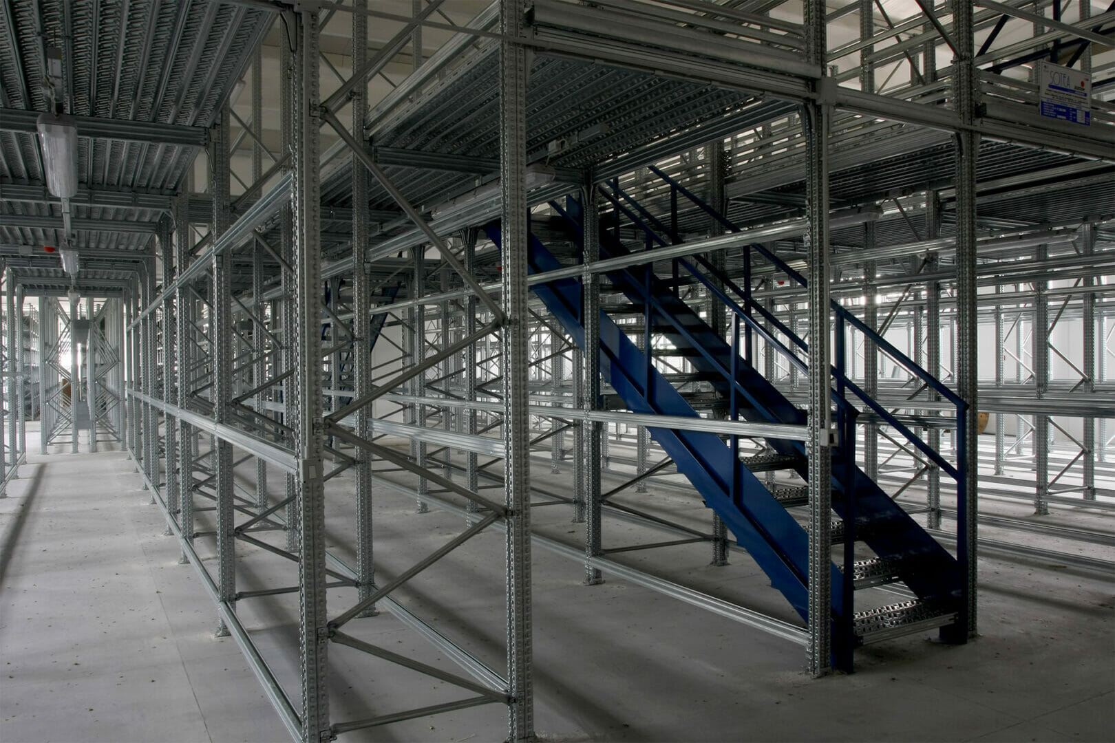 Soppalco modulare su scaffalatura